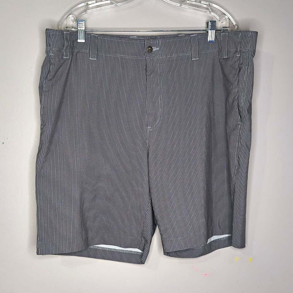 Callaway Men’s Golf Shorts Gray Check Waist 40 9" Inseam Flat Front Stretch